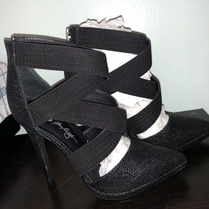 ABS by Allen Schwartz black heels